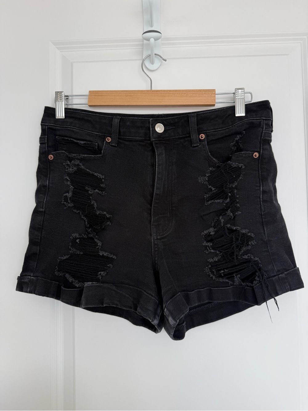 AMERICAN EAGLE | Black Denim Mom Shorts with Rolled Hem  - Size 10